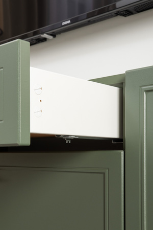 Гостиная Марион композиция 2 дымчатый зеленый K521, олива шагрень AG 1050 ПВХ, белый PE шагрень (собирается на любую сторону)